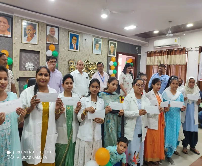 मुरादाबाद : नियुक्ति पत्र पाकर खिले एएनएम के चेहरे, बेहतर कार्य का लिया संकल्प 